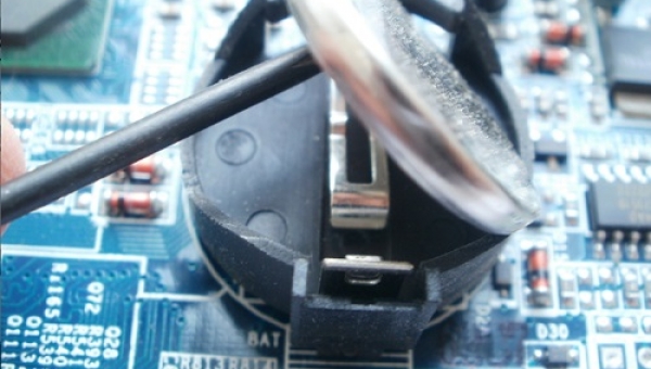 Почему на компьютере сбивается время?